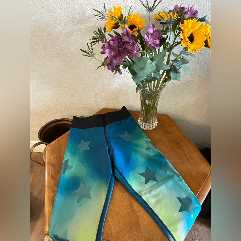 Teal ombré Ultracor SoulCycle leggings in size M.